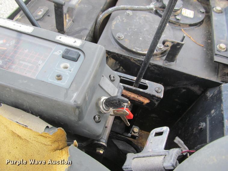 image for item K4945 2002 Caterpillar 304.5 compact excavator