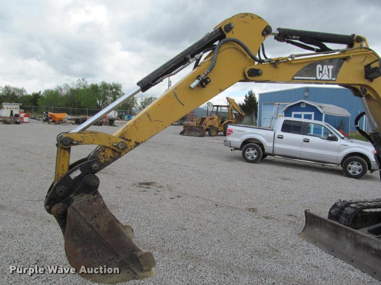 image for item K4945 2002 Caterpillar 304.5 compact excavator