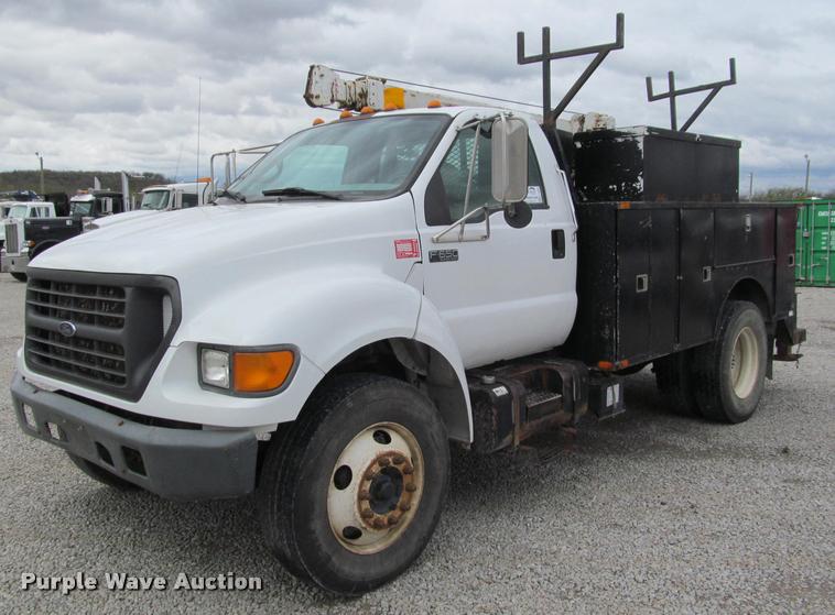 image for item K4946 2002 Ford F650 Super Duty XL service truck with crane