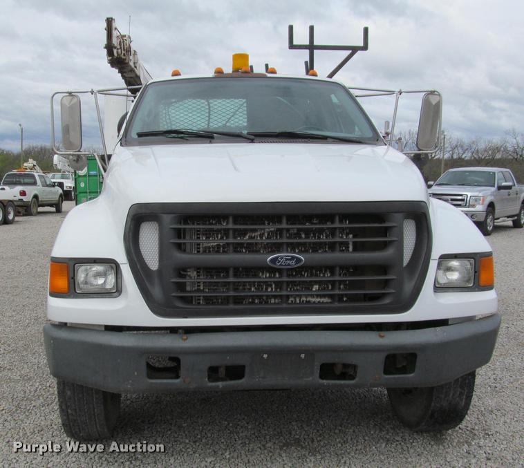 image for item K4946 2002 Ford F650 Super Duty XL service truck with crane