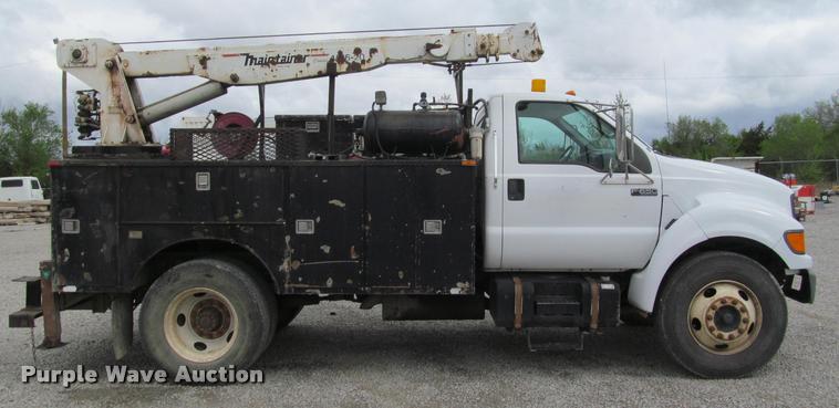 image for item K4946 2002 Ford F650 Super Duty XL service truck with crane