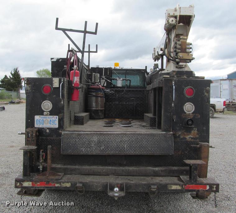 image for item K4946 2002 Ford F650 Super Duty XL service truck with crane