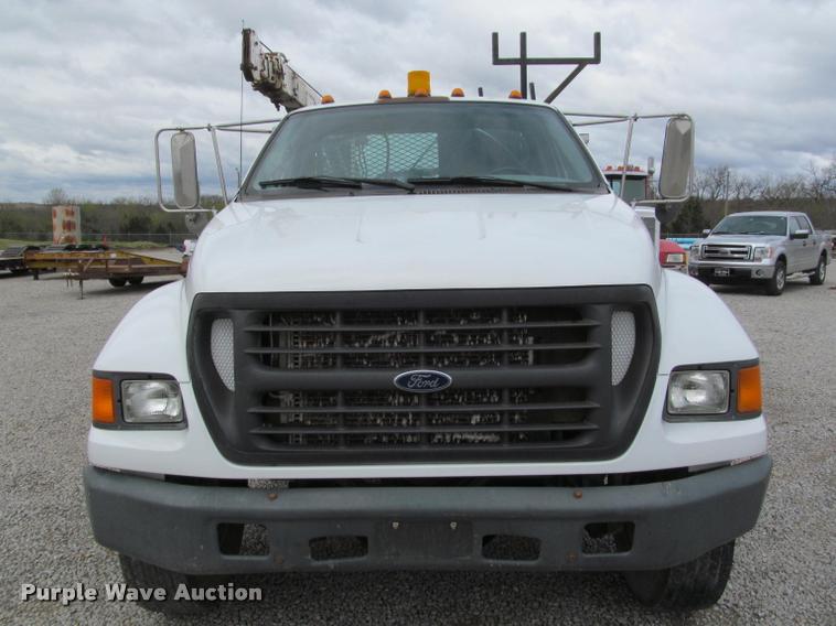 image for item K4946 2002 Ford F650 Super Duty XL service truck with crane