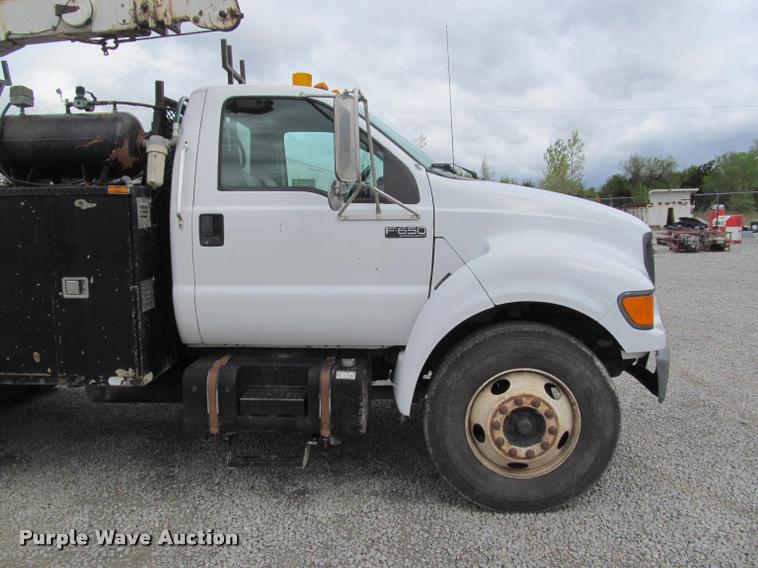 image for item K4946 2002 Ford F650 Super Duty XL service truck with crane