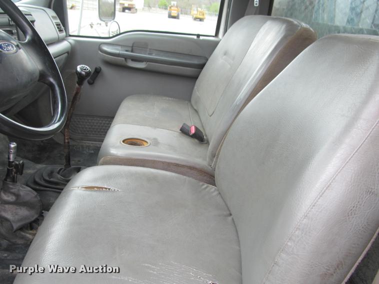 image for item K4946 2002 Ford F650 Super Duty XL service truck with crane