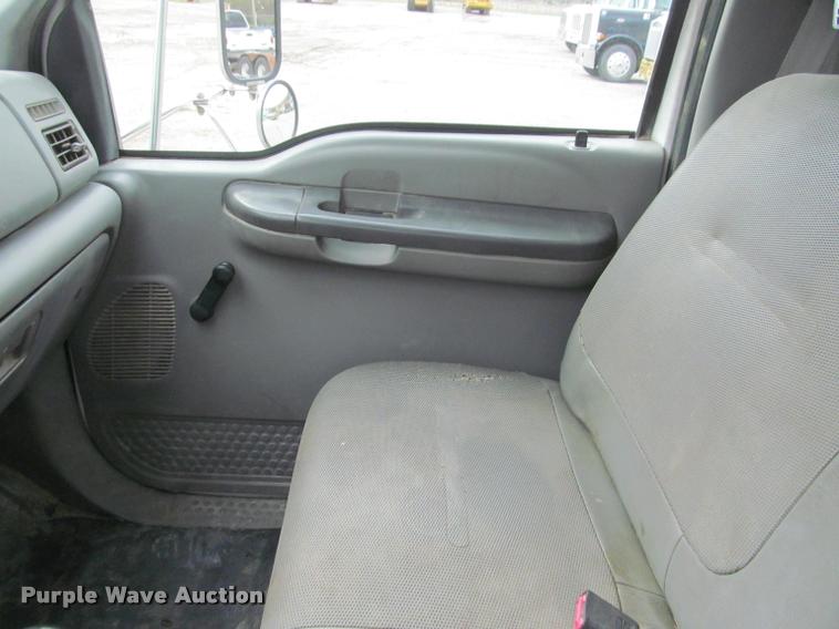 image for item K4946 2002 Ford F650 Super Duty XL service truck with crane