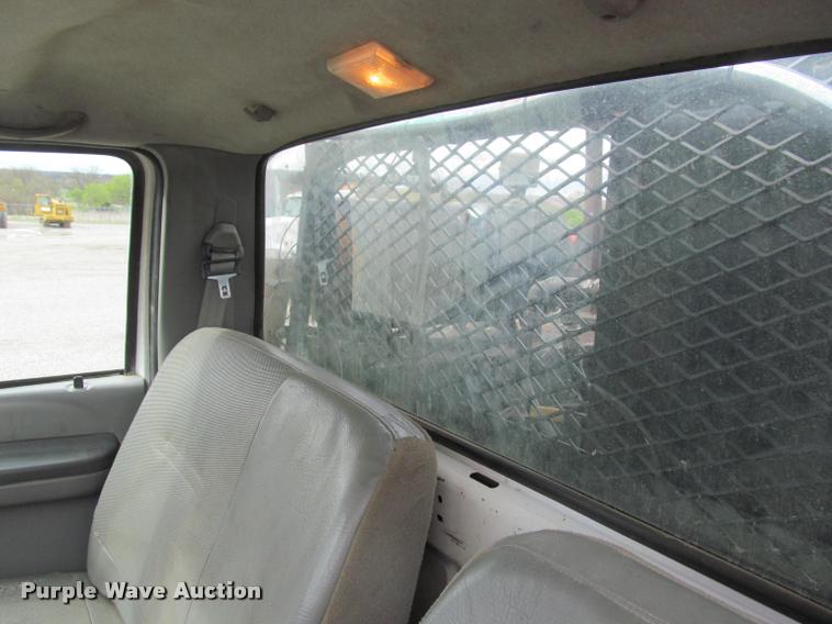 image for item K4946 2002 Ford F650 Super Duty XL service truck with crane