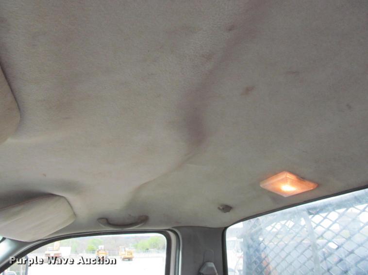 image for item K4946 2002 Ford F650 Super Duty XL service truck with crane