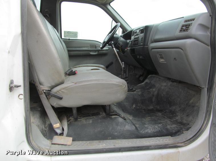 image for item K4946 2002 Ford F650 Super Duty XL service truck with crane