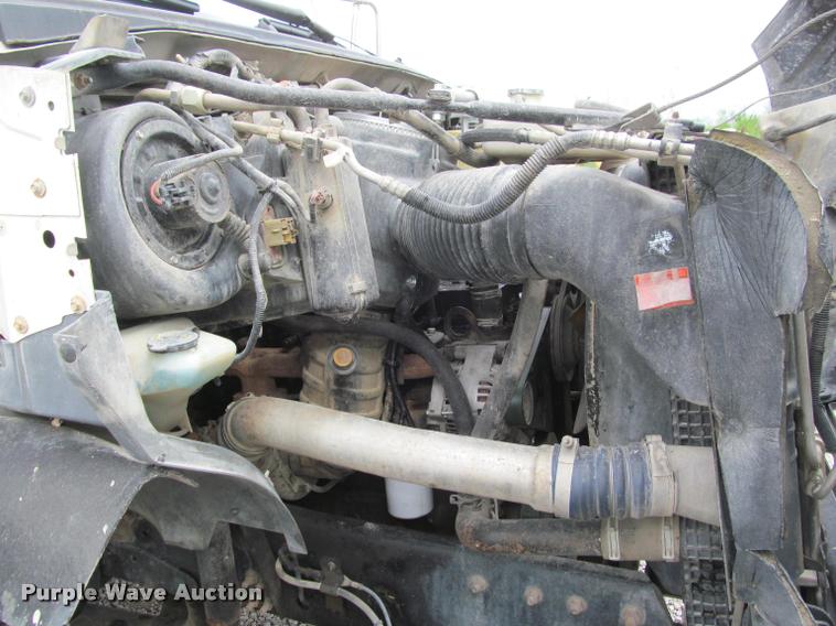 image for item K4946 2002 Ford F650 Super Duty XL service truck with crane