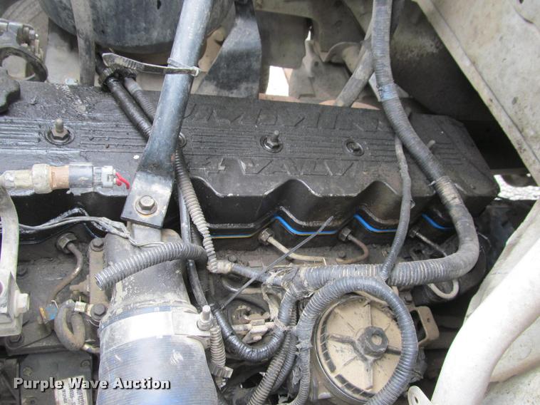 image for item K4946 2002 Ford F650 Super Duty XL service truck with crane