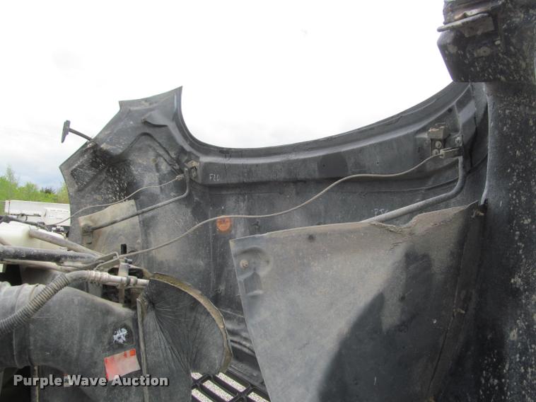 image for item K4946 2002 Ford F650 Super Duty XL service truck with crane