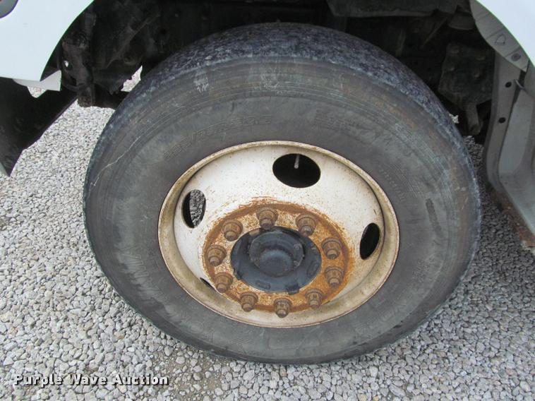 image for item K4946 2002 Ford F650 Super Duty XL service truck with crane