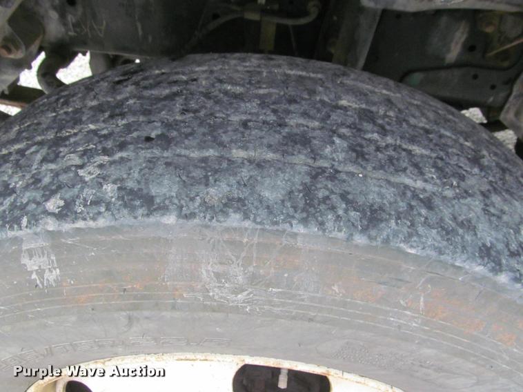 image for item K4946 2002 Ford F650 Super Duty XL service truck with crane