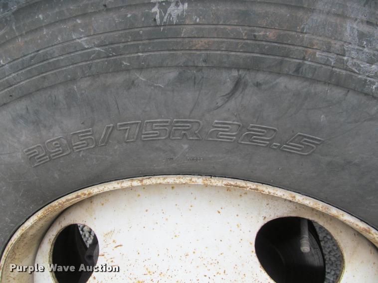 image for item K4946 2002 Ford F650 Super Duty XL service truck with crane