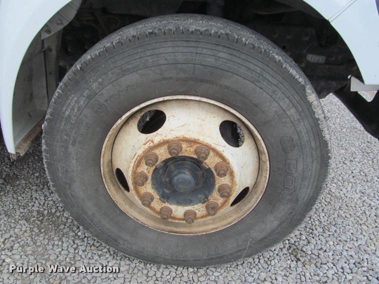 image for item K4946 2002 Ford F650 Super Duty XL service truck with crane