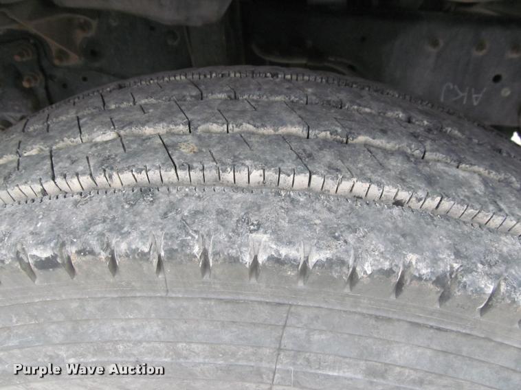 image for item K4946 2002 Ford F650 Super Duty XL service truck with crane