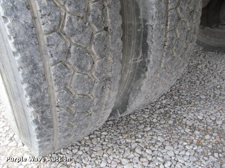 image for item K4946 2002 Ford F650 Super Duty XL service truck with crane