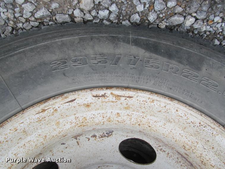 image for item K4946 2002 Ford F650 Super Duty XL service truck with crane