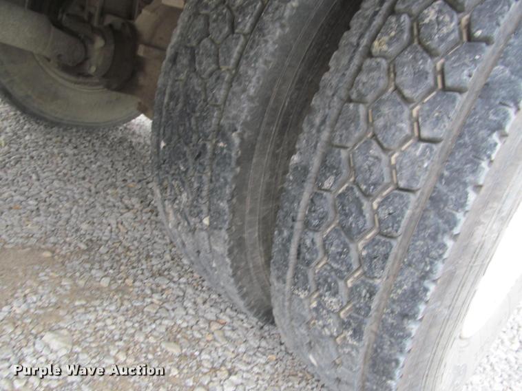 image for item K4946 2002 Ford F650 Super Duty XL service truck with crane