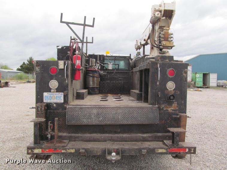 image for item K4946 2002 Ford F650 Super Duty XL service truck with crane