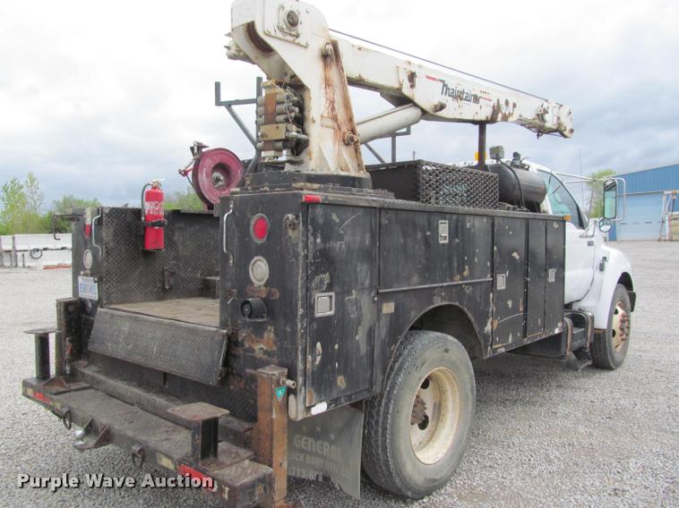 image for item K4946 2002 Ford F650 Super Duty XL service truck with crane