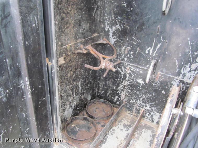 image for item K4946 2002 Ford F650 Super Duty XL service truck with crane