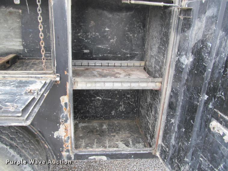 image for item K4946 2002 Ford F650 Super Duty XL service truck with crane