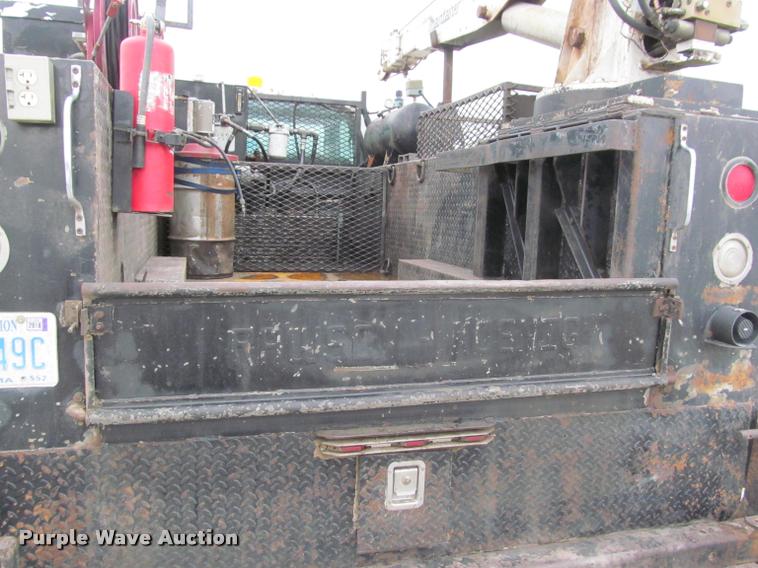 image for item K4946 2002 Ford F650 Super Duty XL service truck with crane