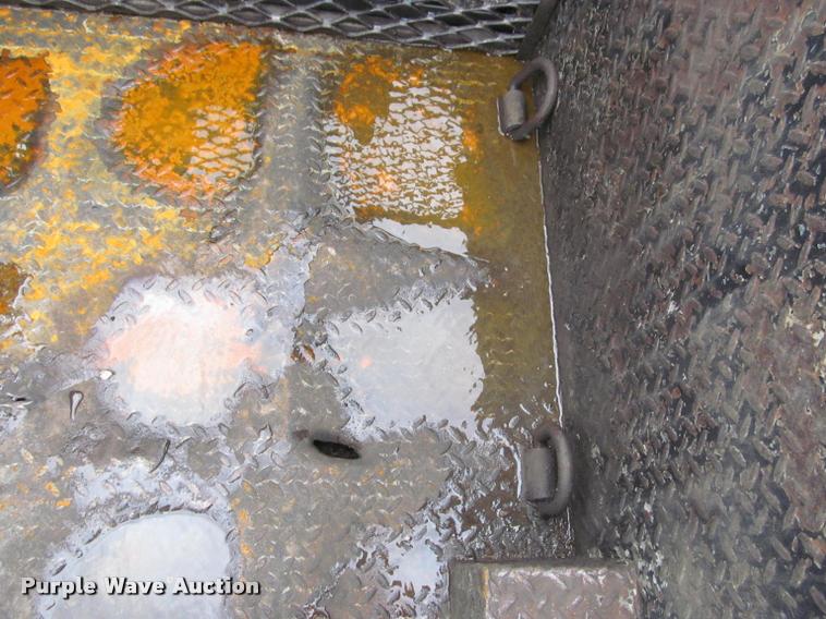 image for item K4946 2002 Ford F650 Super Duty XL service truck with crane