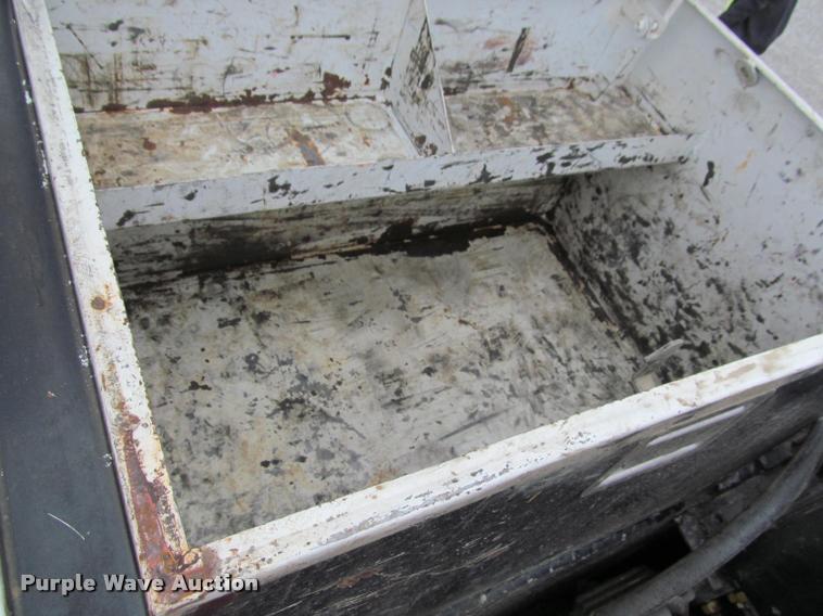 image for item K4946 2002 Ford F650 Super Duty XL service truck with crane