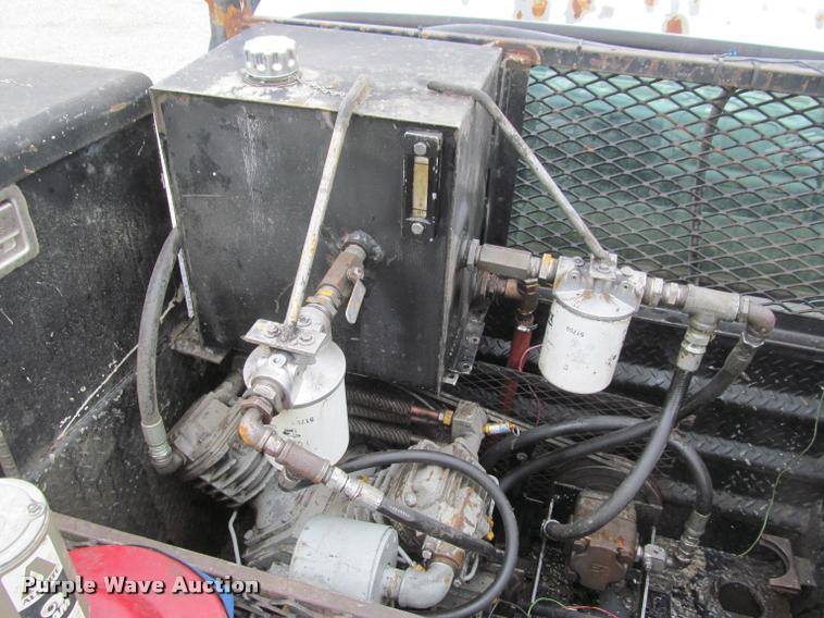 image for item K4946 2002 Ford F650 Super Duty XL service truck with crane