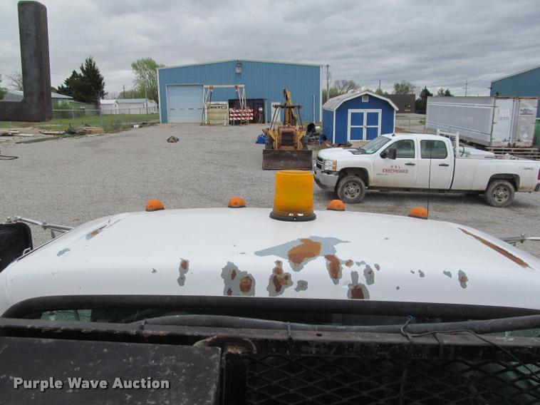 image for item K4946 2002 Ford F650 Super Duty XL service truck with crane