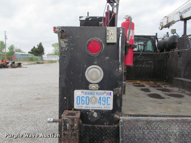 image for item K4946 2002 Ford F650 Super Duty XL service truck with crane