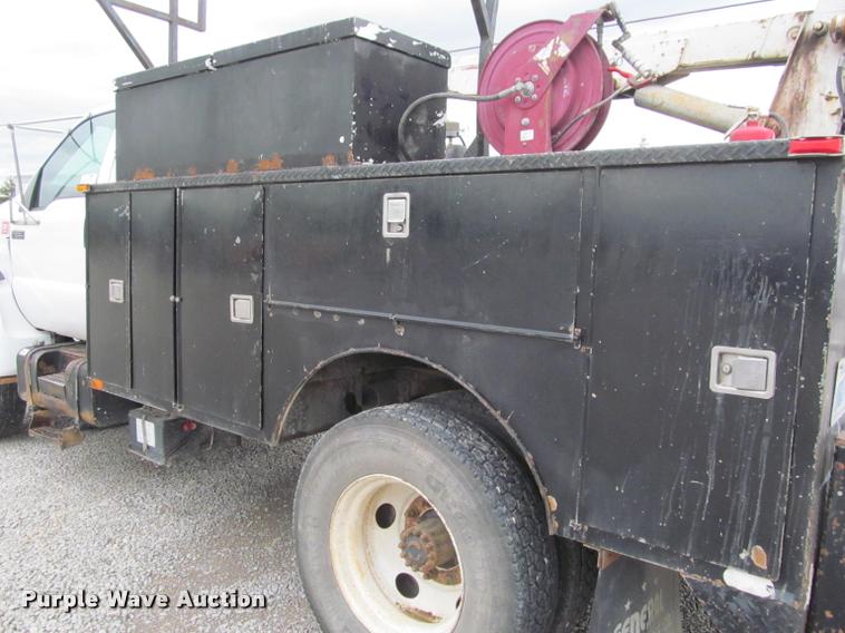 image for item K4946 2002 Ford F650 Super Duty XL service truck with crane
