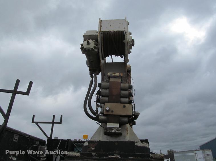 image for item K4946 2002 Ford F650 Super Duty XL service truck with crane