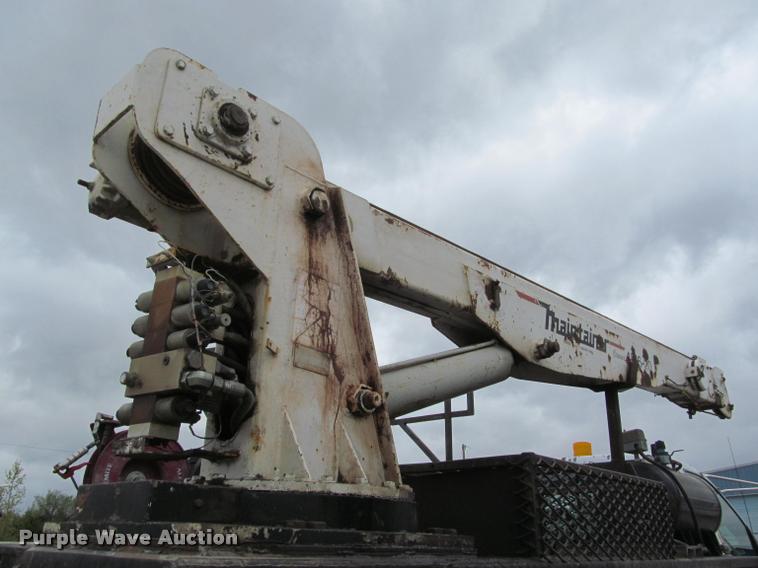 image for item K4946 2002 Ford F650 Super Duty XL service truck with crane