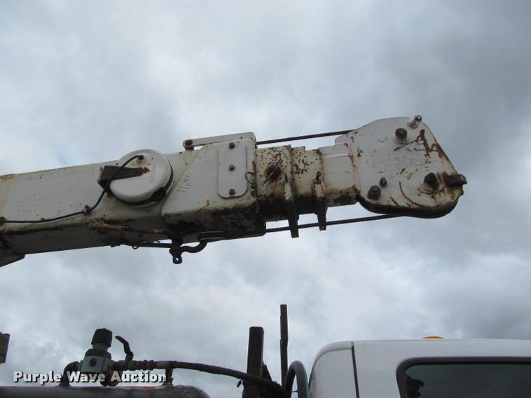 image for item K4946 2002 Ford F650 Super Duty XL service truck with crane