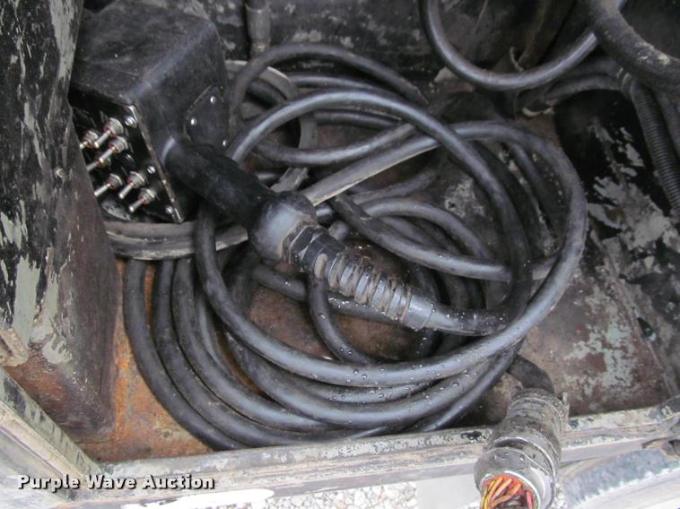 image for item K4946 2002 Ford F650 Super Duty XL service truck with crane