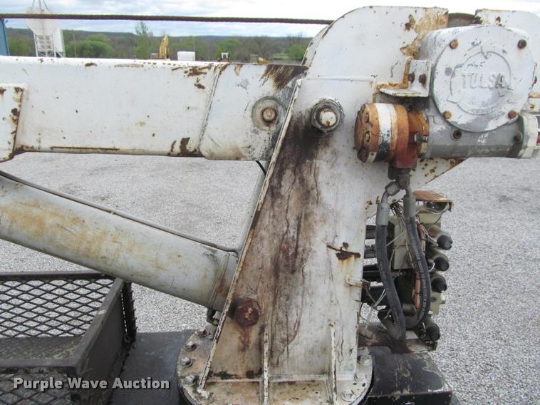 image for item K4946 2002 Ford F650 Super Duty XL service truck with crane