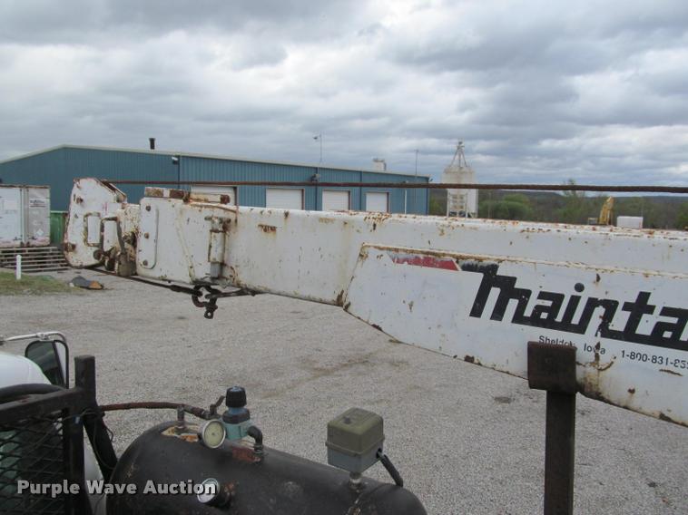 image for item K4946 2002 Ford F650 Super Duty XL service truck with crane