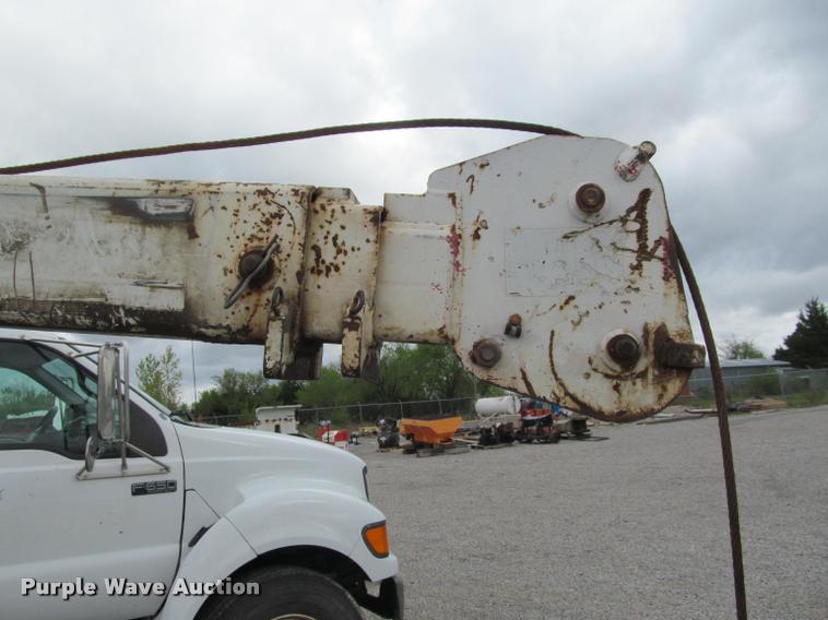 image for item K4946 2002 Ford F650 Super Duty XL service truck with crane