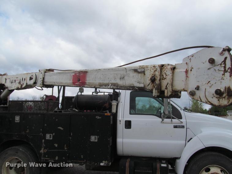 image for item K4946 2002 Ford F650 Super Duty XL service truck with crane