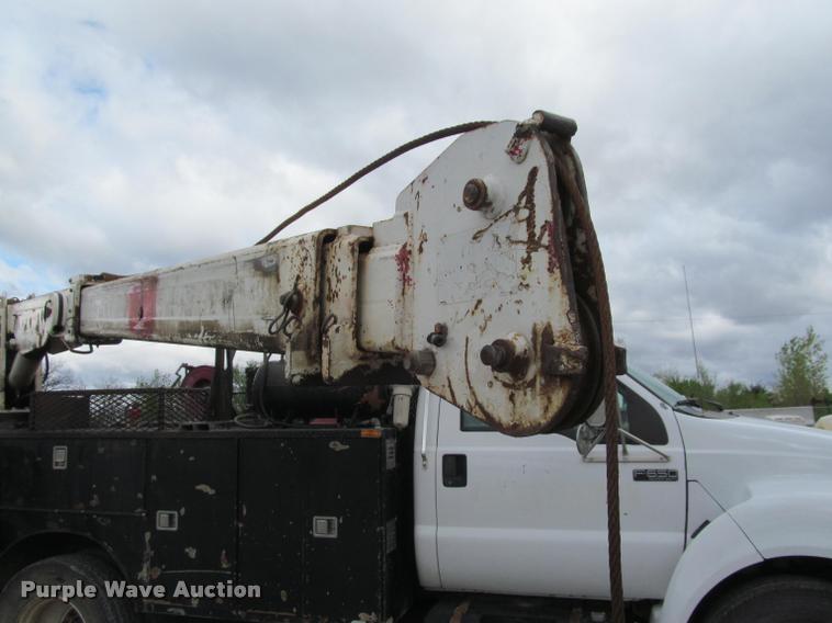 image for item K4946 2002 Ford F650 Super Duty XL service truck with crane