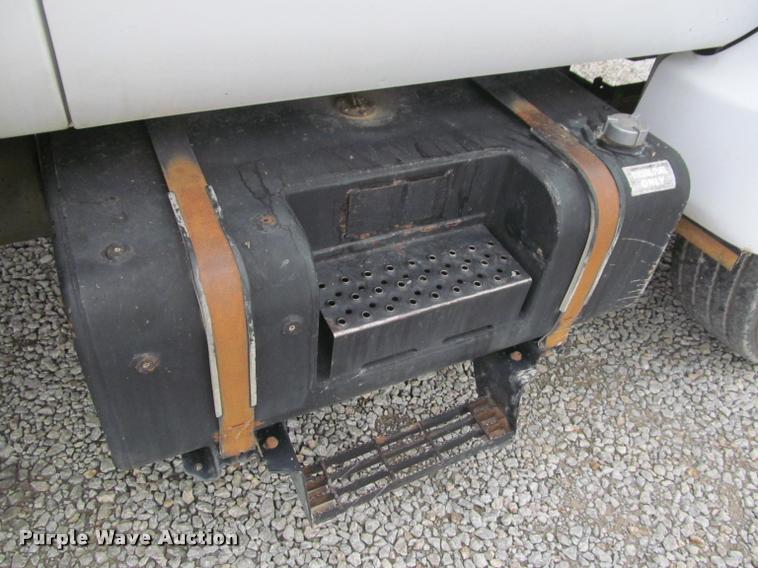 image for item K4946 2002 Ford F650 Super Duty XL service truck with crane