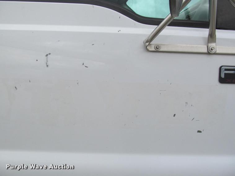 image for item K4946 2002 Ford F650 Super Duty XL service truck with crane