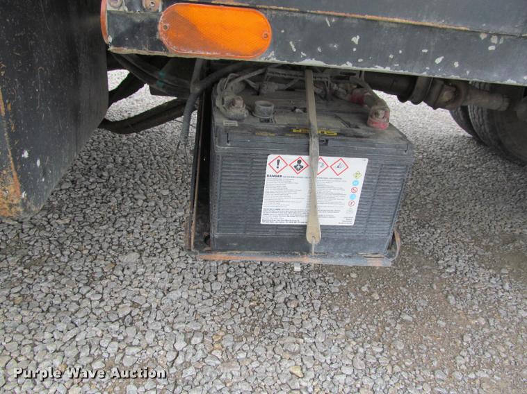 image for item K4946 2002 Ford F650 Super Duty XL service truck with crane