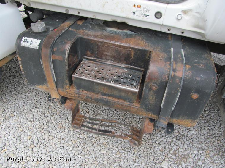 image for item K4946 2002 Ford F650 Super Duty XL service truck with crane