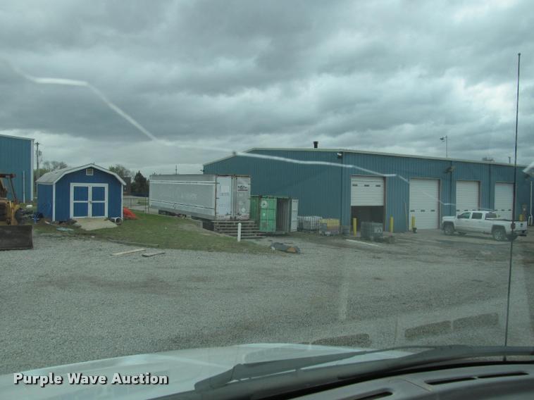 image for item K4946 2002 Ford F650 Super Duty XL service truck with crane