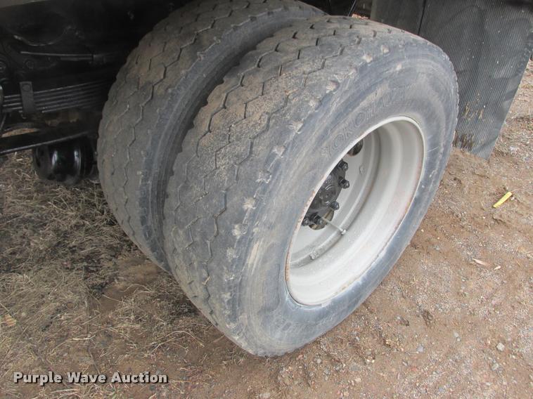 image for item K6157 1999 Sterling L7501 flatbed truck